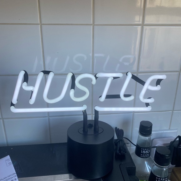 HUSTLE neon sign - Picture 3 of 8